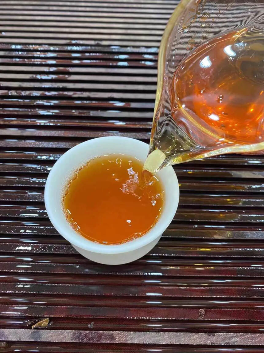 ??2005年南峤茶厂 紫孔雀青饼，口感惊艳，王者风