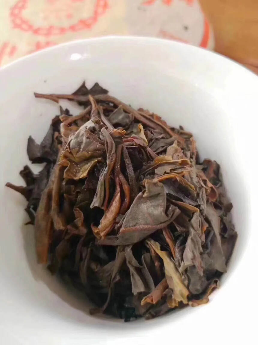 2002年202批中茶红中红?布朗青饼布朗山大树茶，