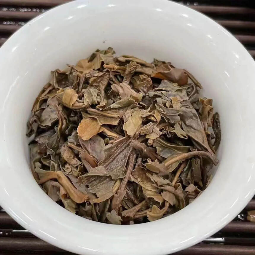 ??2011年土林大白菜坨茶，250克一个，条索粗壮