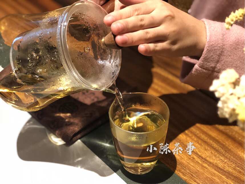 将老白茶煮着喝，手把手教你“验货”，不止洗茶这么简单