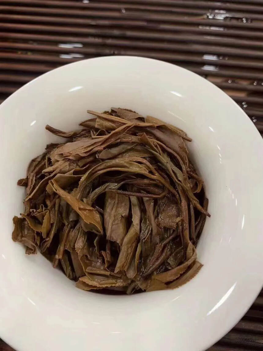 2005年班章竹篓茶，净含量1.8kg/篓，9篓/件