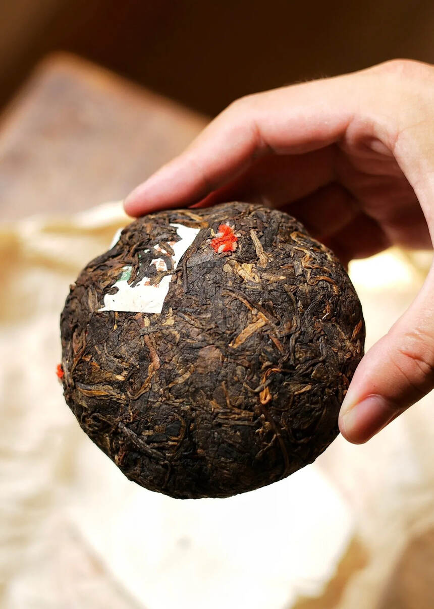 2004年六星白菜贡沱品鉴精品沱王 入口帶著自然的烟