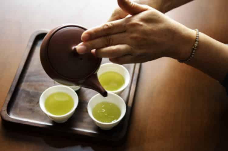 绿茶为什么喝起来是苦的_绿茶有苦是不是好茶叶