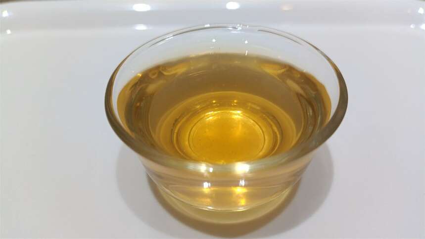 2011年红乐邦东云海普洱茶生茶400克饼茶品评