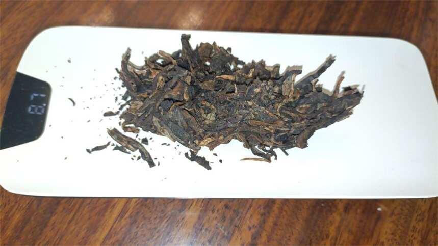 2011年红乐邦东云海普洱茶生茶400克饼茶品评