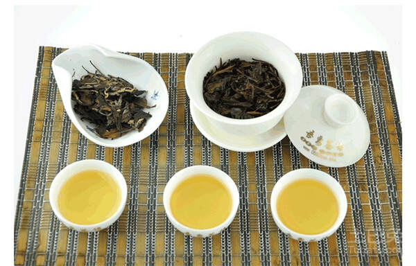 新手白茶入门,选贵的白茶,还是口粮茶?