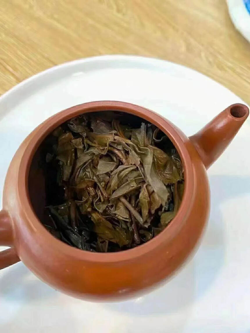 2018年八角亭品牌乔木云雾“大叶种”茶，选料为布朗