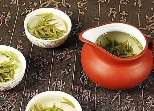 【茶功效】香椿茶的功效与作用 香椿茶的禁忌