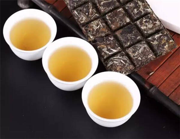 保温杯宜冲泡茶梗粗大的老白茶（保温杯焖泡老白茶）