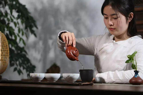 吃中药能喝茶吗？吃药后多久能喝茶叶茶？吃药喝茶