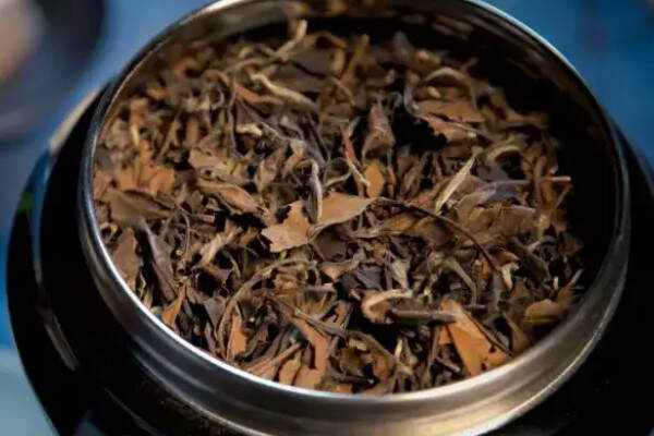 白茶是绿茶还是乌龙白茶是什么茶？