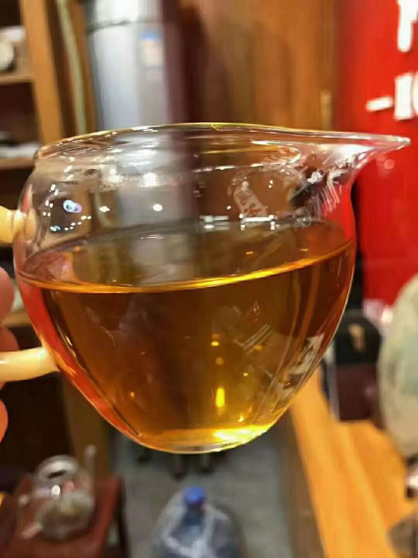 2018年八角亭品牌乔木云雾“大叶种”茶，选料为布朗