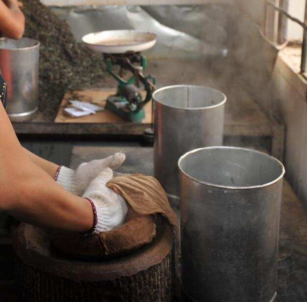 普洱散茶怎么压饼？七子饼茶的压制流程步骤