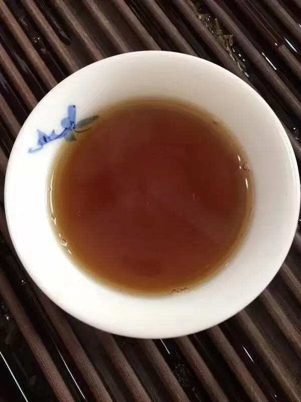 百年福禄贡青饼 红标飞。70年代药香老生茶