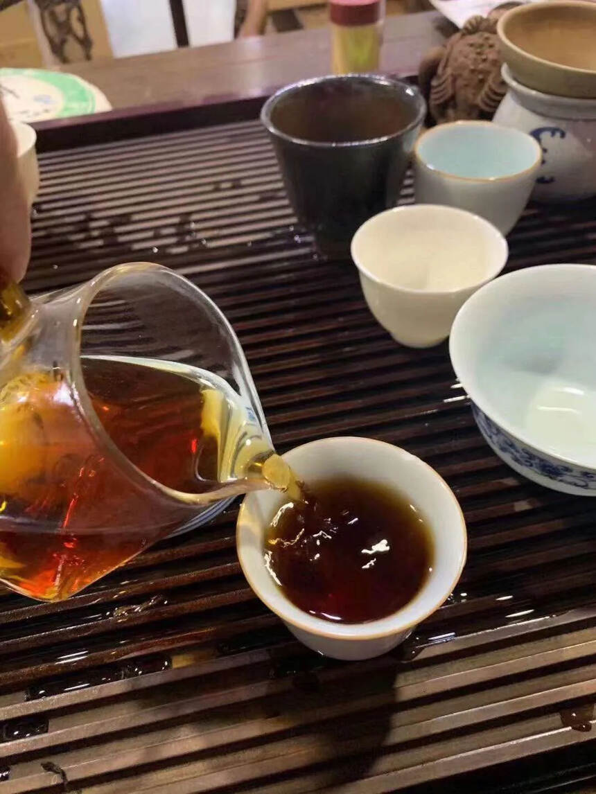 ??六十年代参香生茶散普洱毕竟是生茶，条索粗壮，芽头