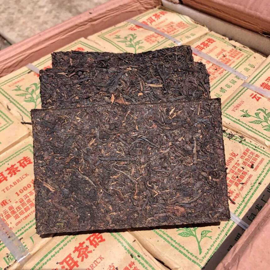 95年花园砖老生茶！甘香蜜韵，超级干仓！一包四片一片