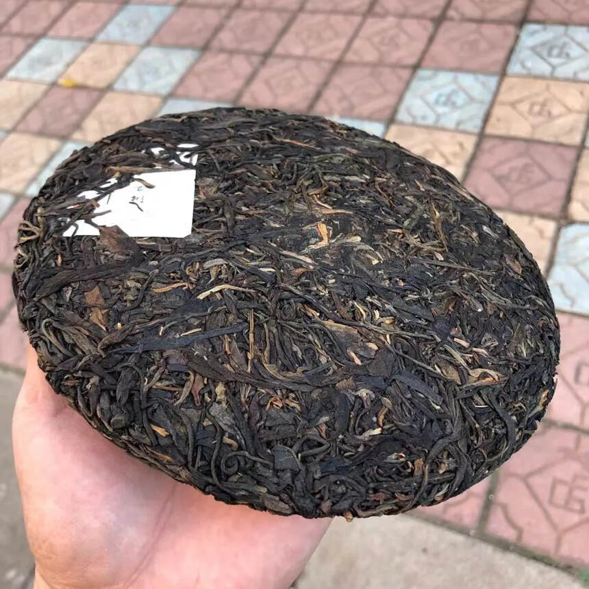 06年老班章乔木茶兴海生茶，干仓正品。回甘生津香气高