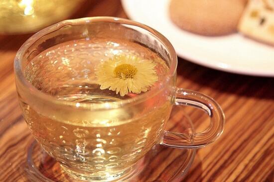 经常菊花泡水好吗，喝菊花茶有什么好处？