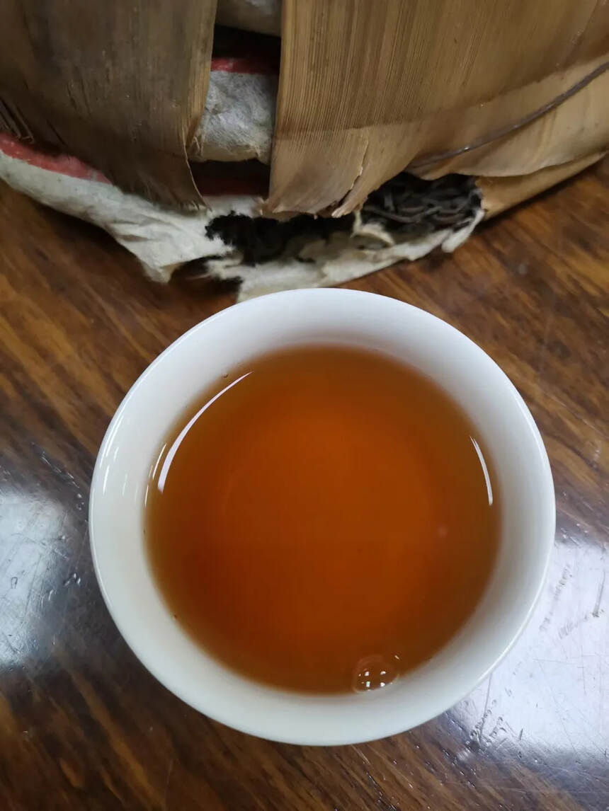 1998年福海茶厂7532青饼此茶特点为芽头多