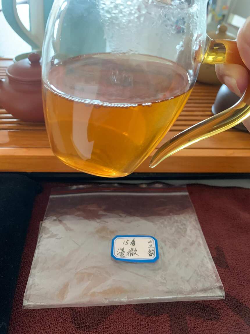 郑四隆茶庄2015曼撒古树茶