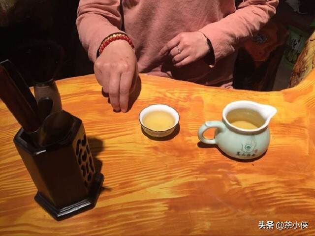 女性喝茶要叩手礼吗（叩茶礼的由来与理解）