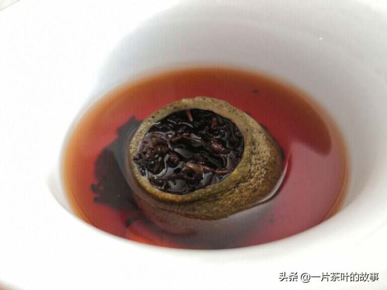 如何挑选小青柑普洱茶（小青柑的选择与正确的泡法）