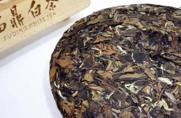 冬天喝红茶还是绿茶好？红茶和绿茶的的特点与区别