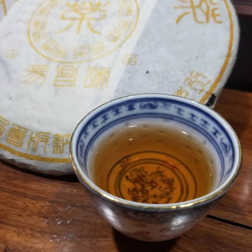 99年昌泰号易昌号易武七子饼茶，生津回甘快速浓烈持久