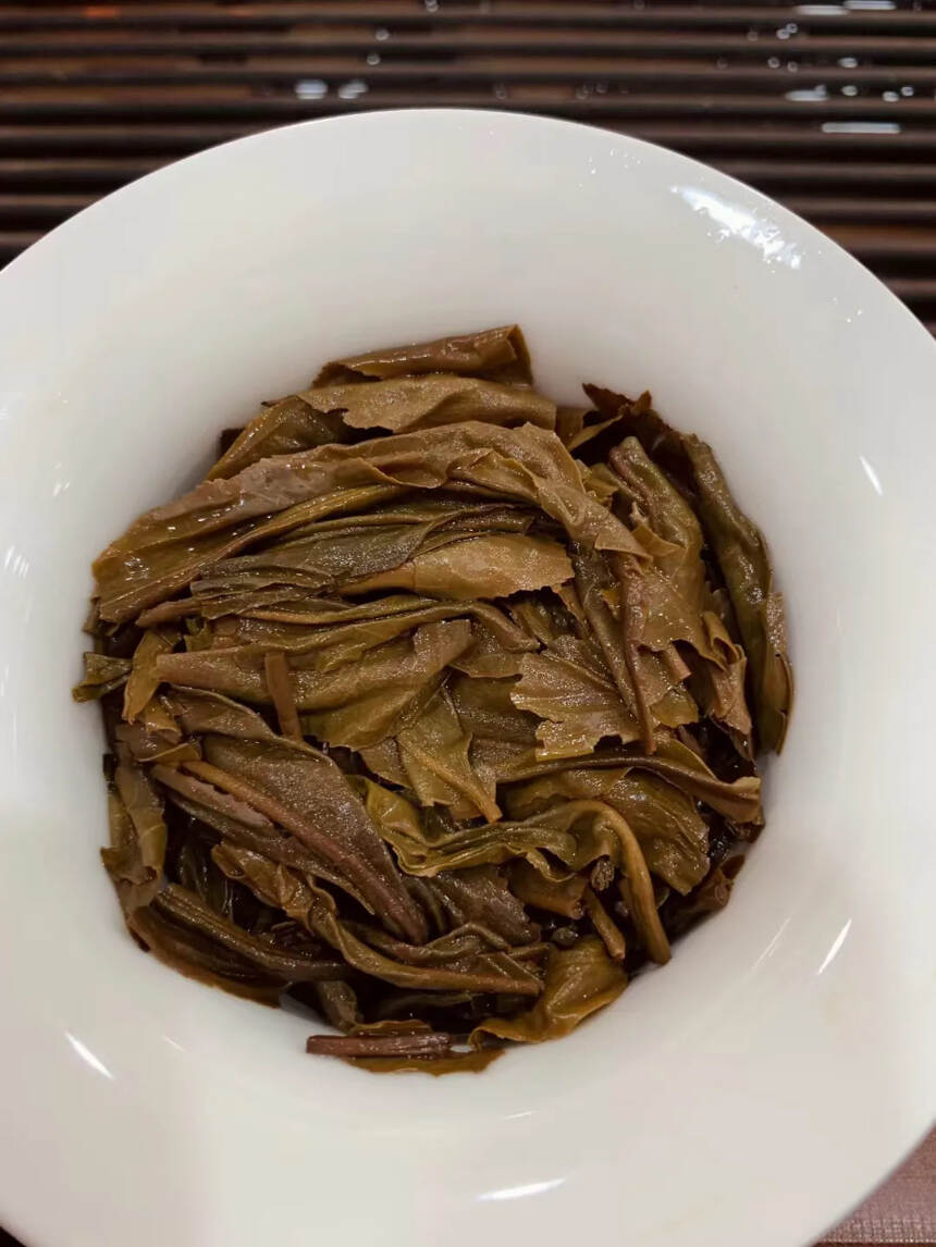 2006年昆海茶厂 班章古茶，357克/片，7片/提