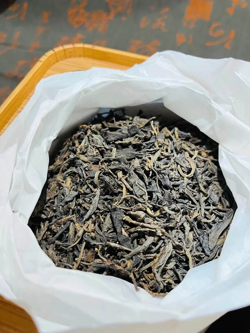 60年冰岛老散茶礼盒装300克。#普洱茶# #茶生活