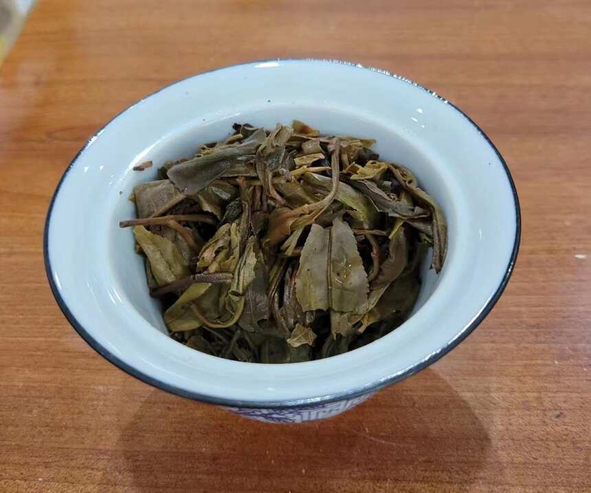 静下心来喝杯普洱茶吧