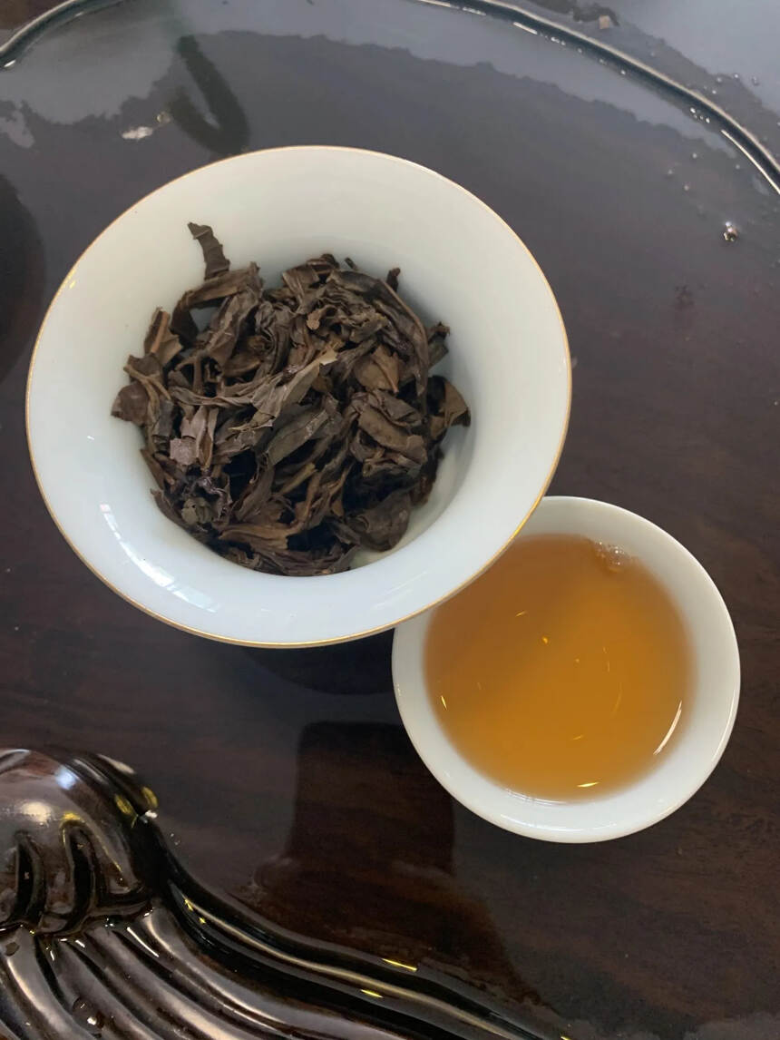 02年傣文青黄印老生茶。勐海茶厂傣文版小黄印生茶，昆