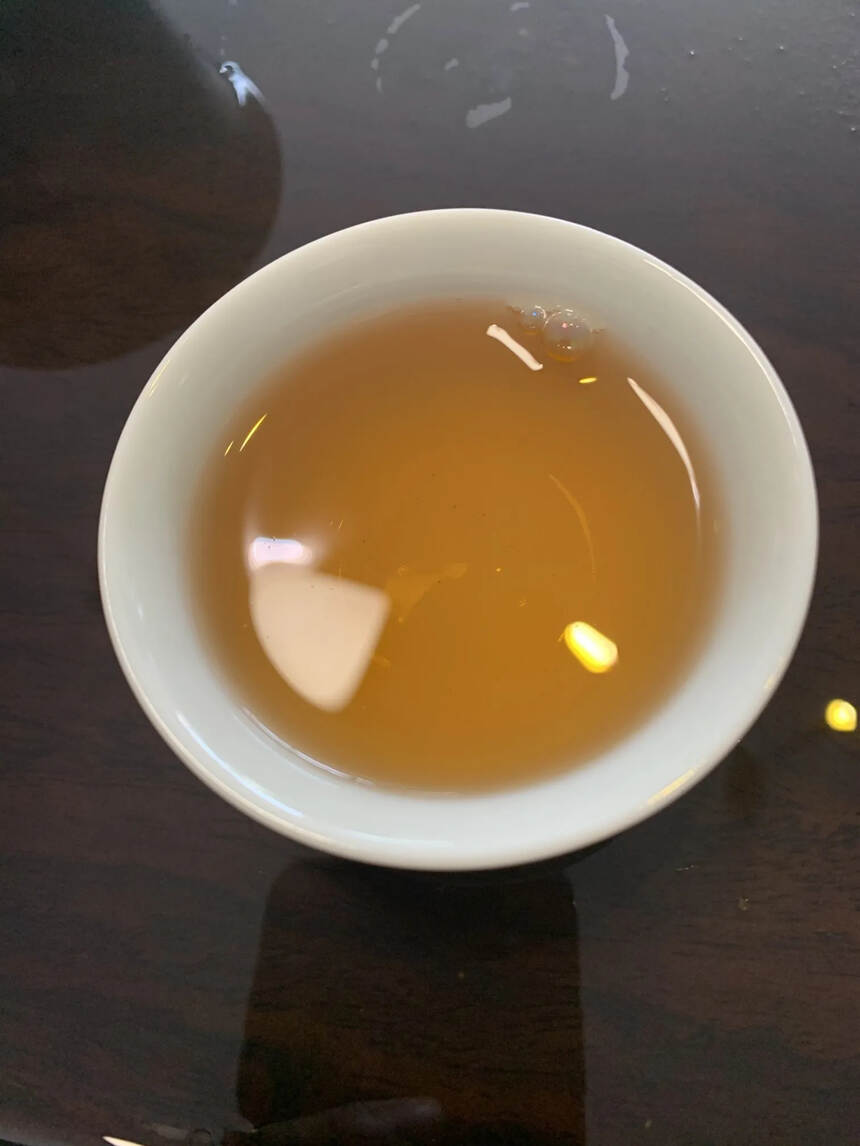 02年傣文青黄印老生茶。勐海茶厂傣文版小黄印生茶，昆