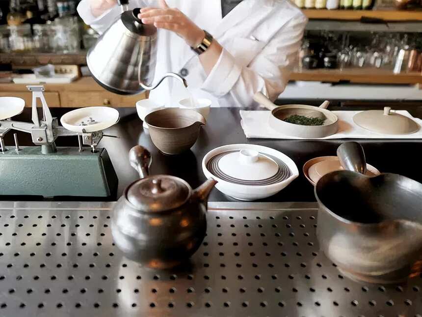 文圣茶说丨北京「 飞鸟制茶 」隐在复古酒吧内的日式茶铺