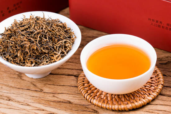 喝金骏眉红茶的好处和坏处有哪些?促进血循环/止咳化痰的功效