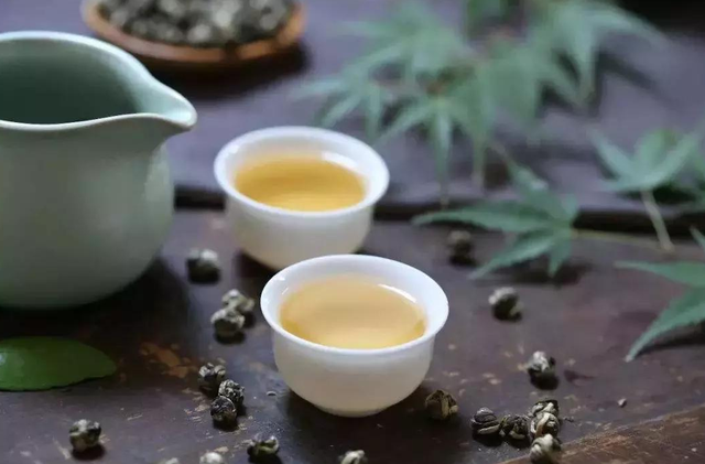 湿气大的人夏天泡什么茶最好(六大茶类哪类茶除湿效果好)