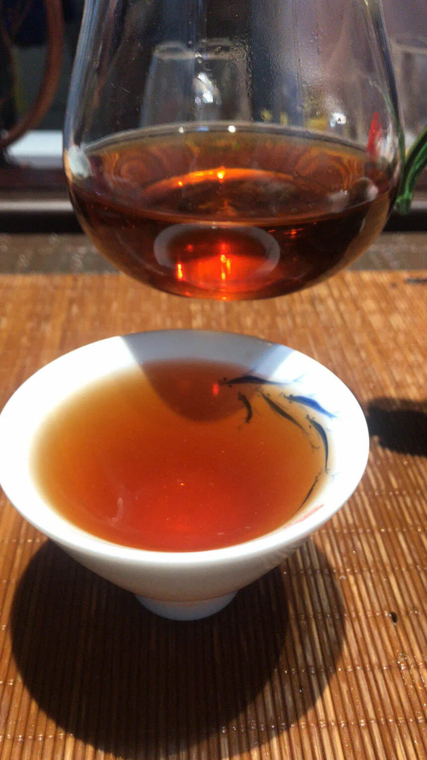 80年代老班章竹筒红丝带茶柱老生茶，昆明纯干仓38年