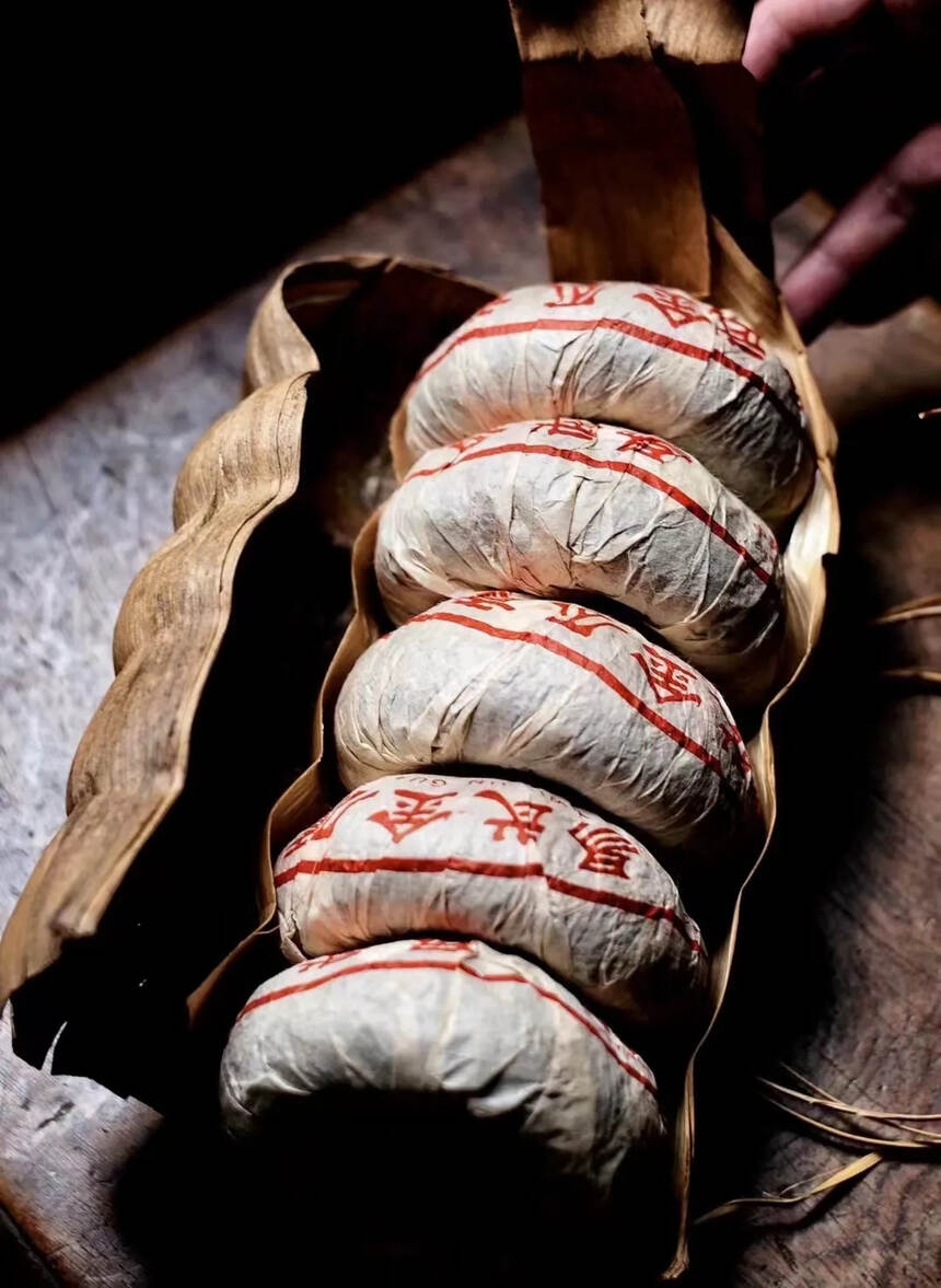 九十年代易武黄印贡沱易武贡茶是“易武茶区”中的顶级茶