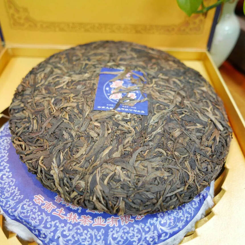 2011年 凤凰传奇礼盒装生普洱茶，土林凤凰，云南土