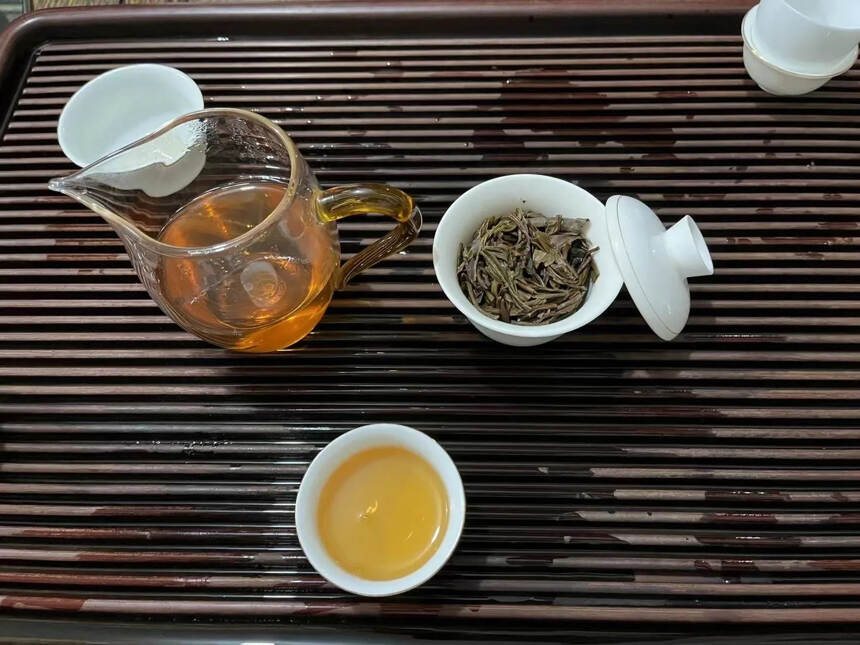 六大茶山04年班章有机茶  茶汤如蜜糖水一般的稠糯饱