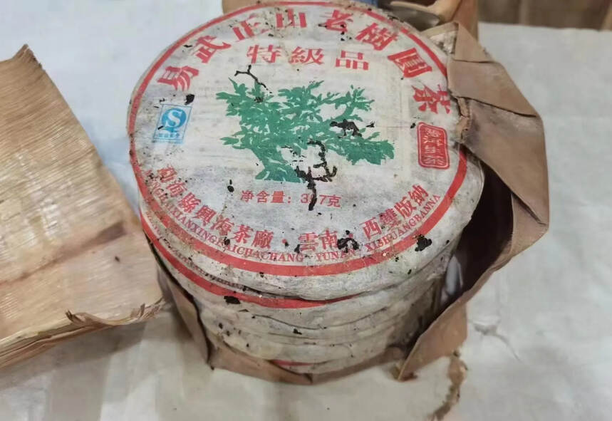 易武正山老树圆茶，兴海茶厂，2010年小件42片竹篮