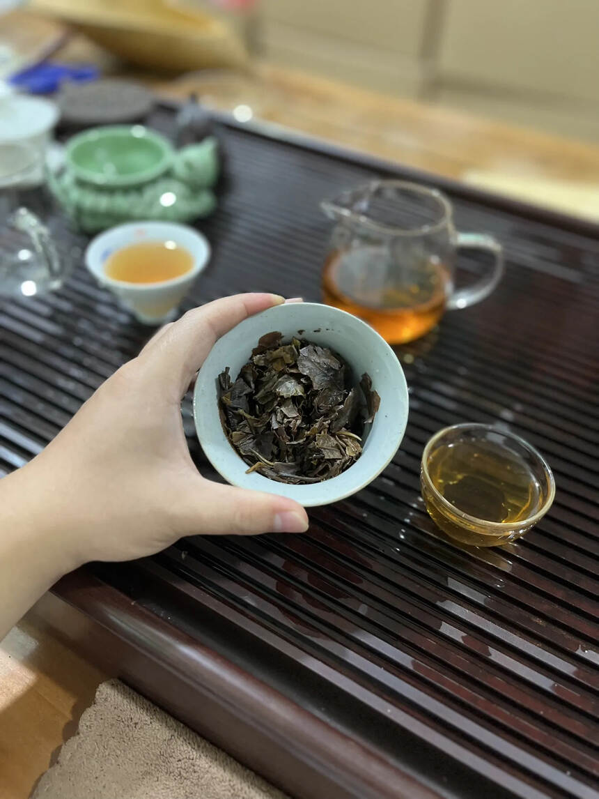 2014年客户私人订制白茶砖，已出金花，药香明显，汤