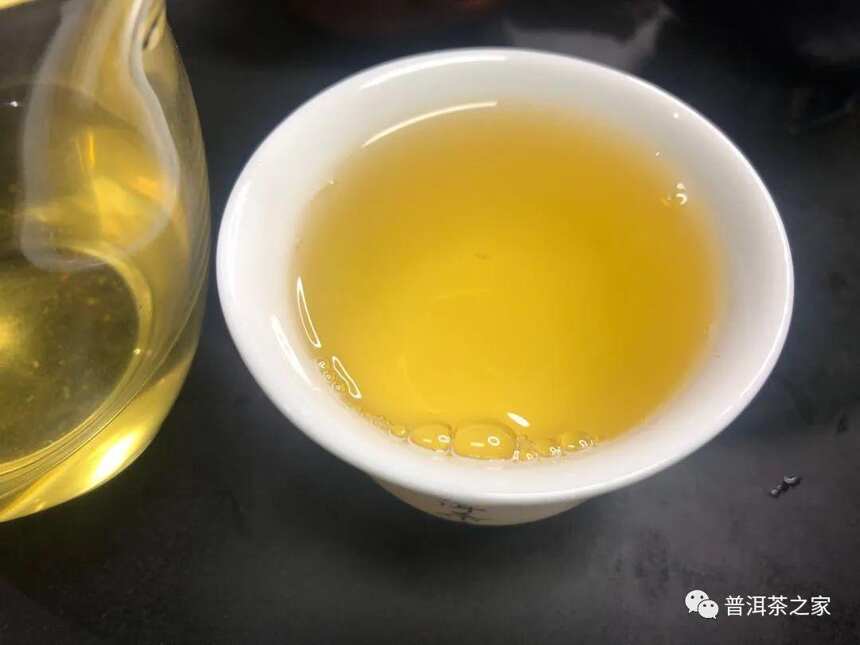 如何区分普洱茶的头春和尾春？以老班章古树茶为例，点轻松辨别