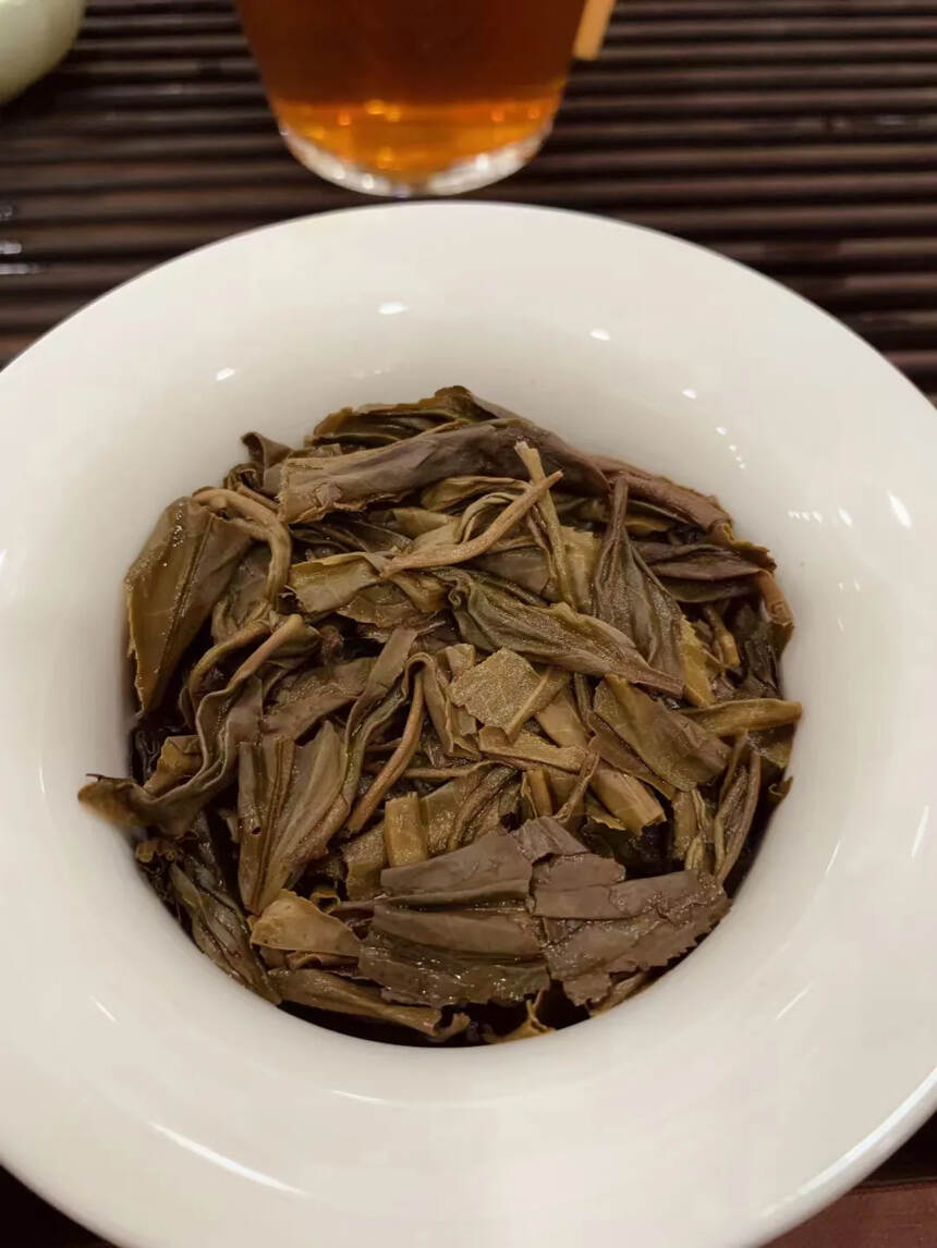 2002年天茗茶厂班章孔雀砖，250克/片；4片/扎