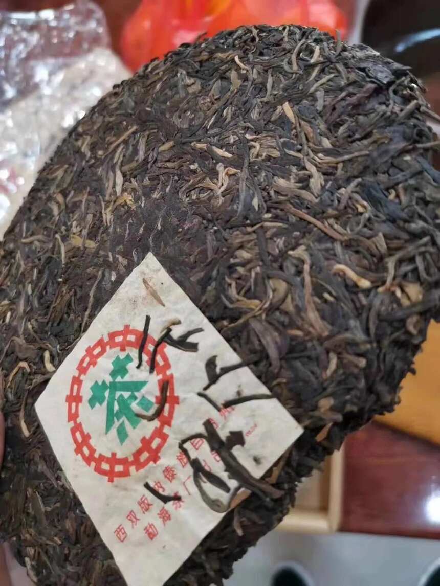 简体云青饼 「傣文」。纯干仓，布朗茶青，香气高，茶气足