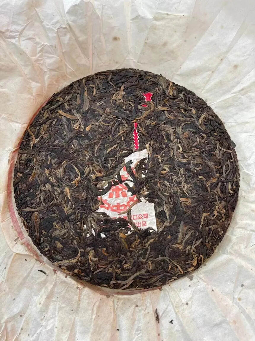 2000年中茶厚纸小红印红丝带青饼，高品质产品，这烟