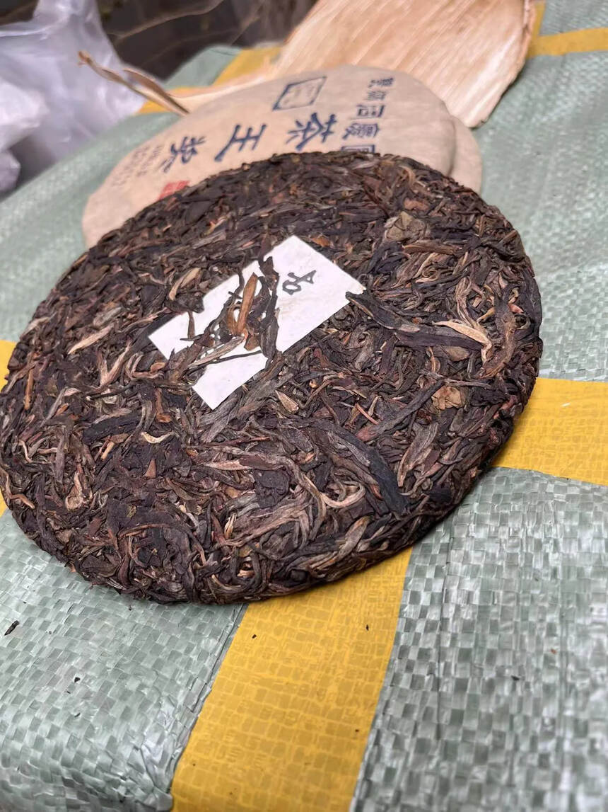 双狮同庆圆茶【茶王奖】臻选自云南六大茶山之首的易武山