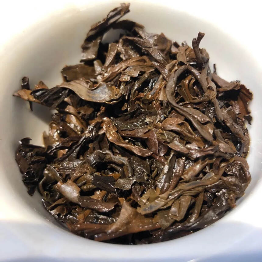 99年第一批红丝带老树圆茶，老生干仓茶，汤色红透陈香