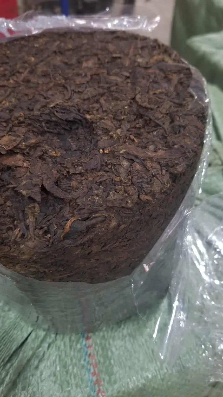 97年易武龙柱熟茶3000克，药香甘甜～茶柱汤色红浓