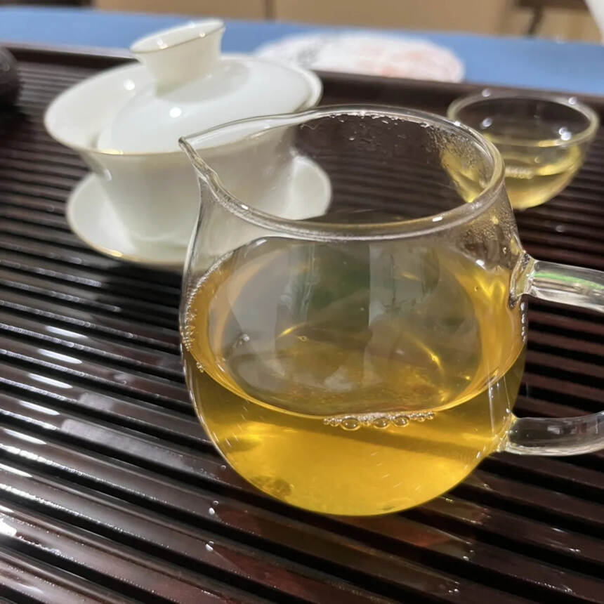 2021年景迈芒景生茶饼，本款选料坐落于有“茶树自然